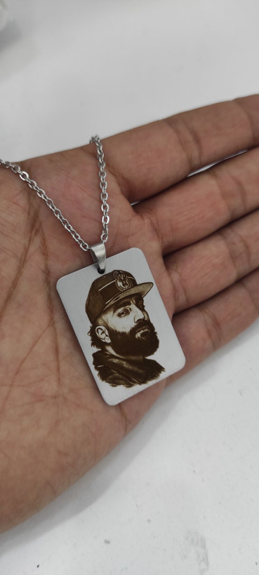گردنبند حکاکی چهره دلخواه رنگ ثابت